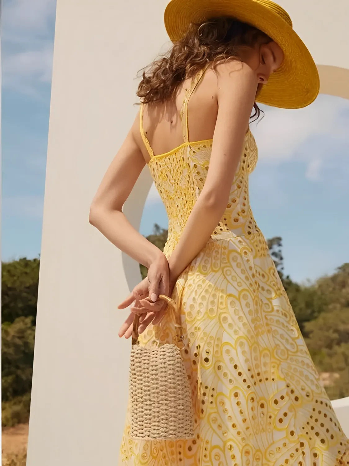 Vestido Feminino Midi de Laise com Babados e Elástico nas Costas - Marina