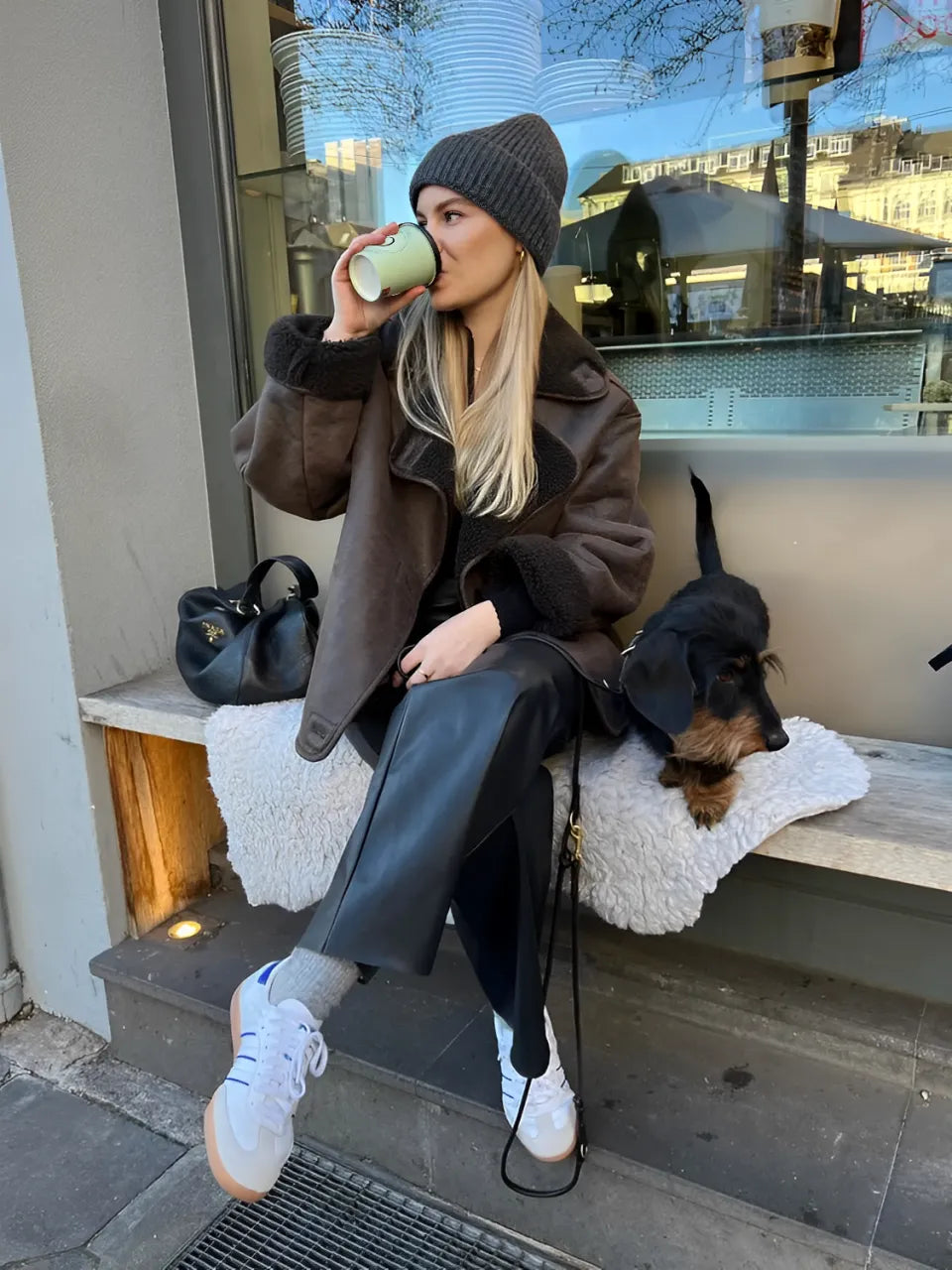 Casaco Feminino Oversized Peluciado em Couro PU com Botões e Bolsos - Giselle