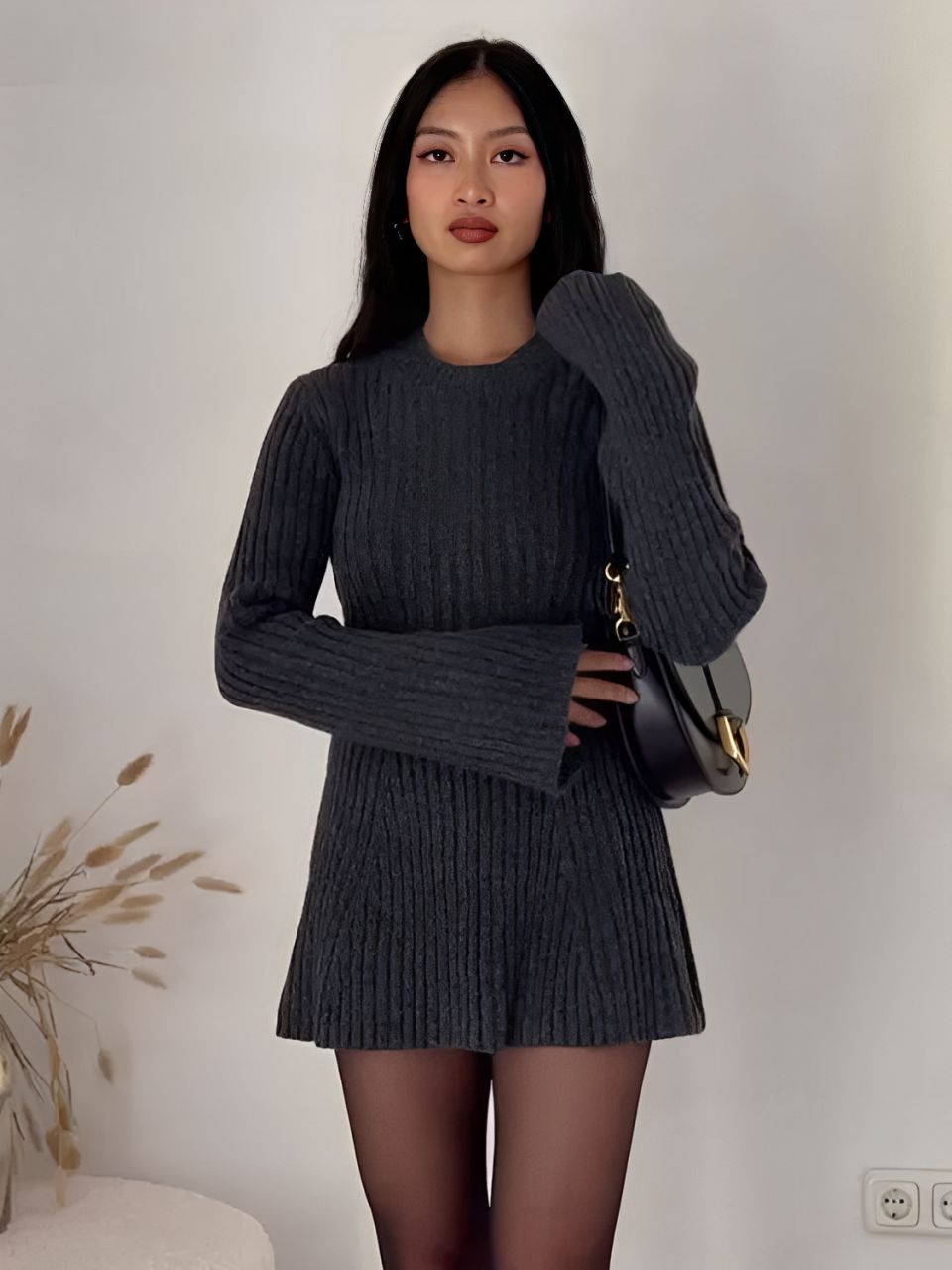 Vestido Feminino Curto em Tricô Canelado com Gola Alta e Mangas Longas Flare - Mily