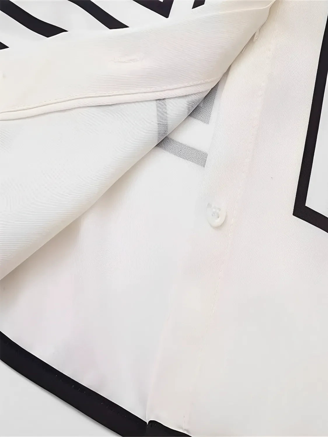 Camisa Feminina Bata Listrada com Manga Flare - Giulia