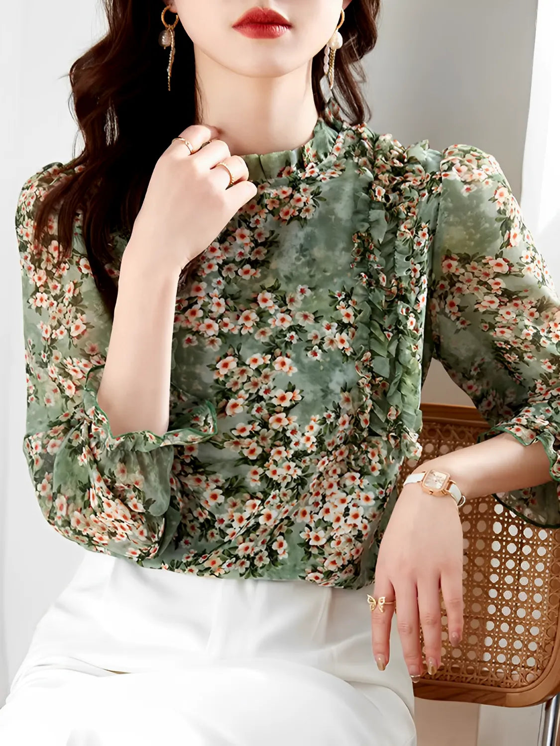 Blusa Feminina Estampada Floral de Chiffon com Mangas Longas - Molie