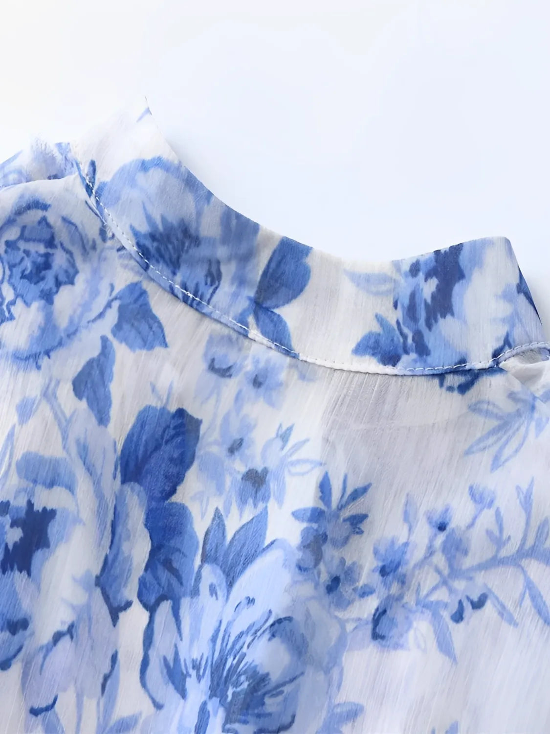 Vestido Feminino Midi Floral Azul em Chiffon com Aplique de Flores e Decote V - Sara