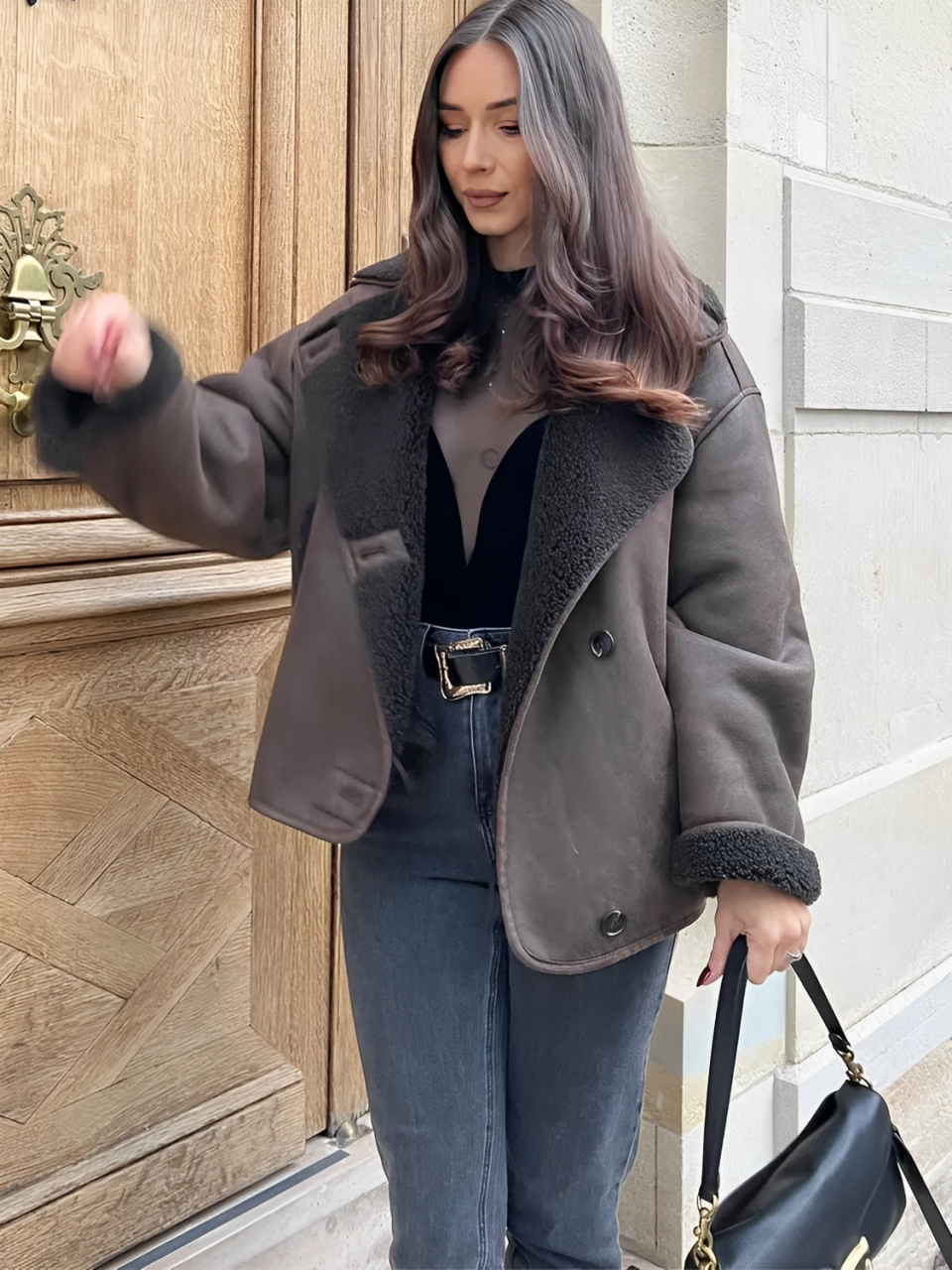 Casaco Feminino Oversized Peluciado em Couro PU com Botões e Bolsos - Giselle