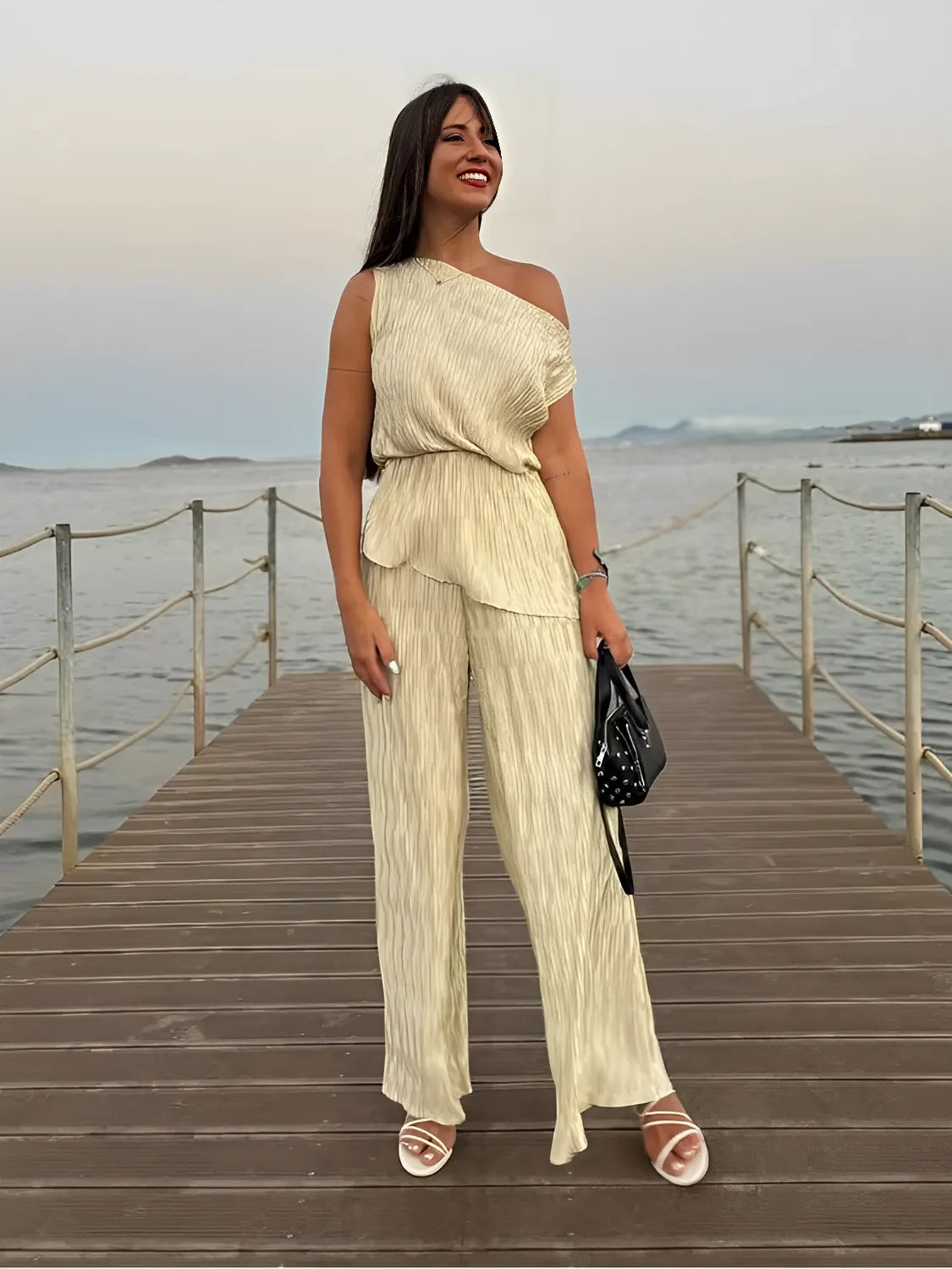 Conjunto Feminino Plissado Blusa Assimétrica Acinturada e Calça Pantalona - Camille