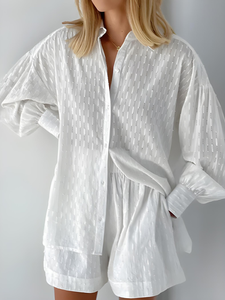 Conjunto Feminino de Camisa Laise de Mangas Longas e Shorts Cintura Alta Texturizado - Cate