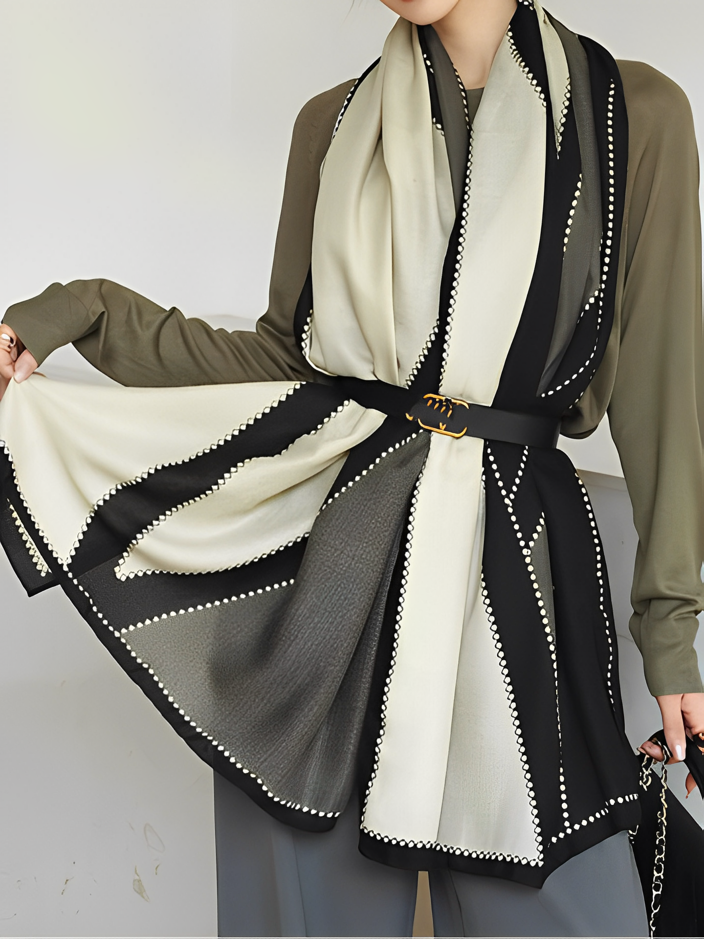 Cachecol Feminino em Caxemira Estampado Sofisticado com Franjas Delicadas – Marluce