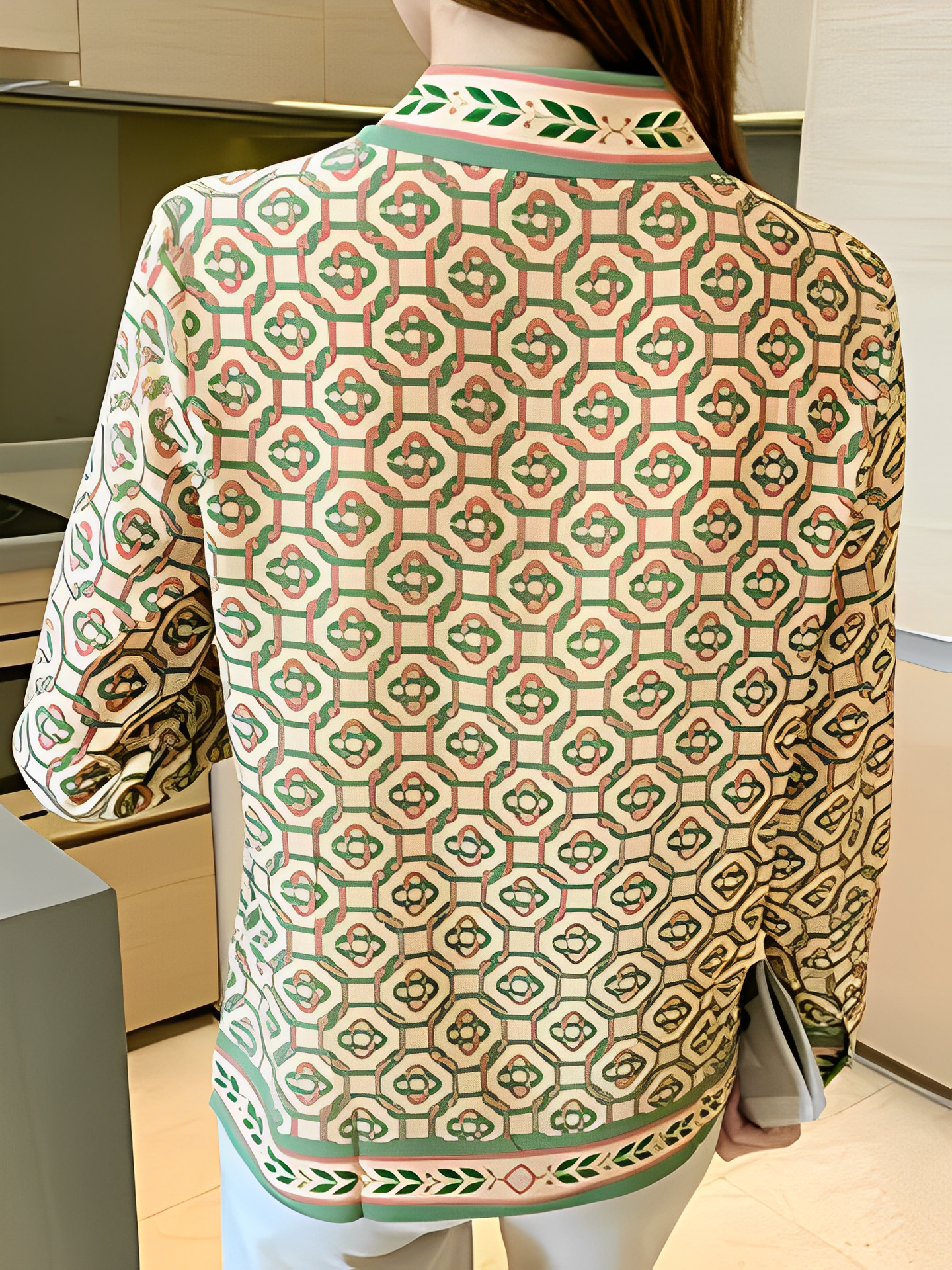 Camisa Feminina Estampada com Gola Clássica e Botões - Francesca