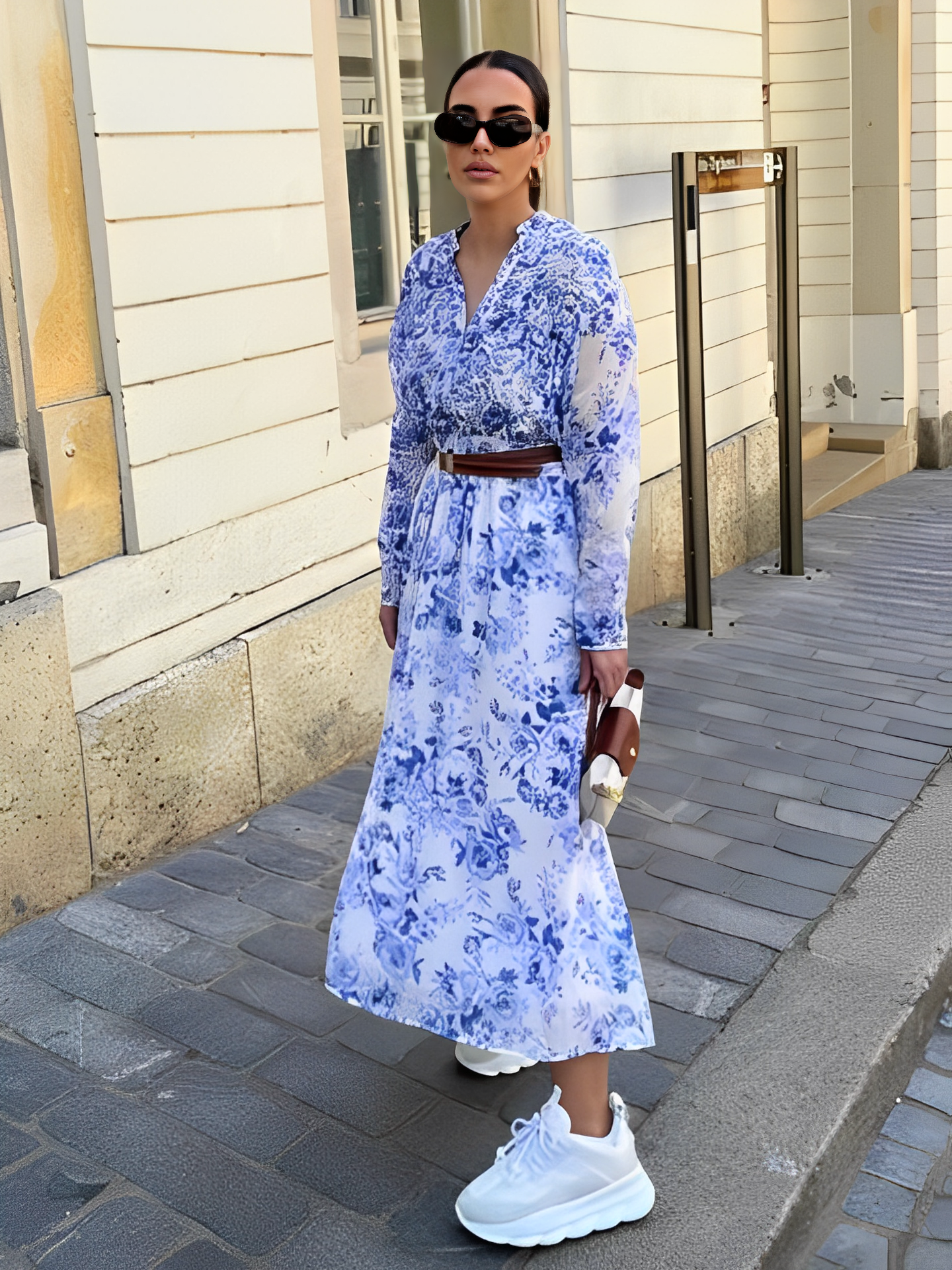Vestido Feminino Midi Floral Azul em Chiffon com Aplique de Flores e Decote V - Sara