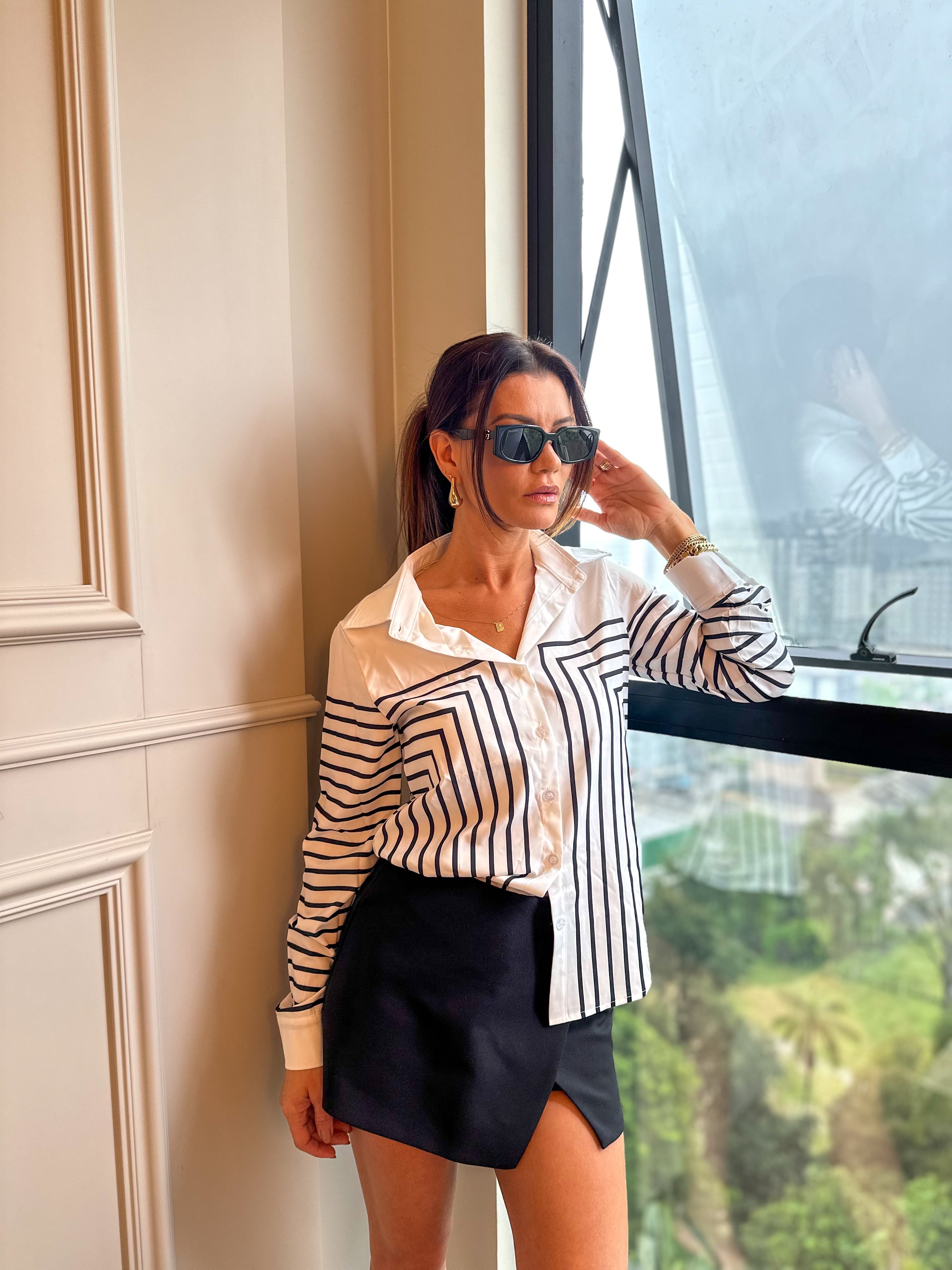 Camisa Feminina Elegante Listrada com Botões - Zaira