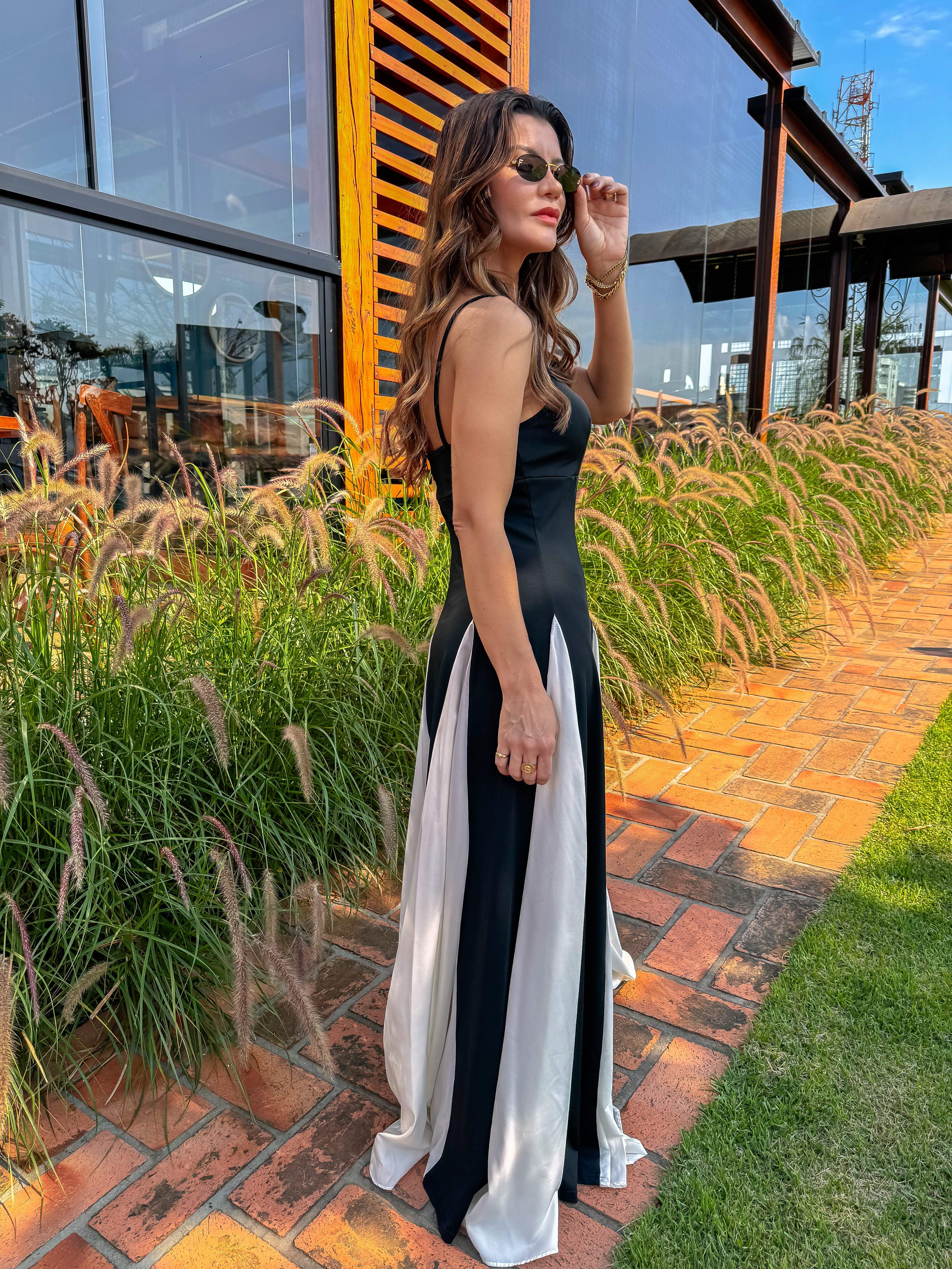 Vestido Feminino Longo Decote Coração Alças Finas Corpete Ajustado - Celine