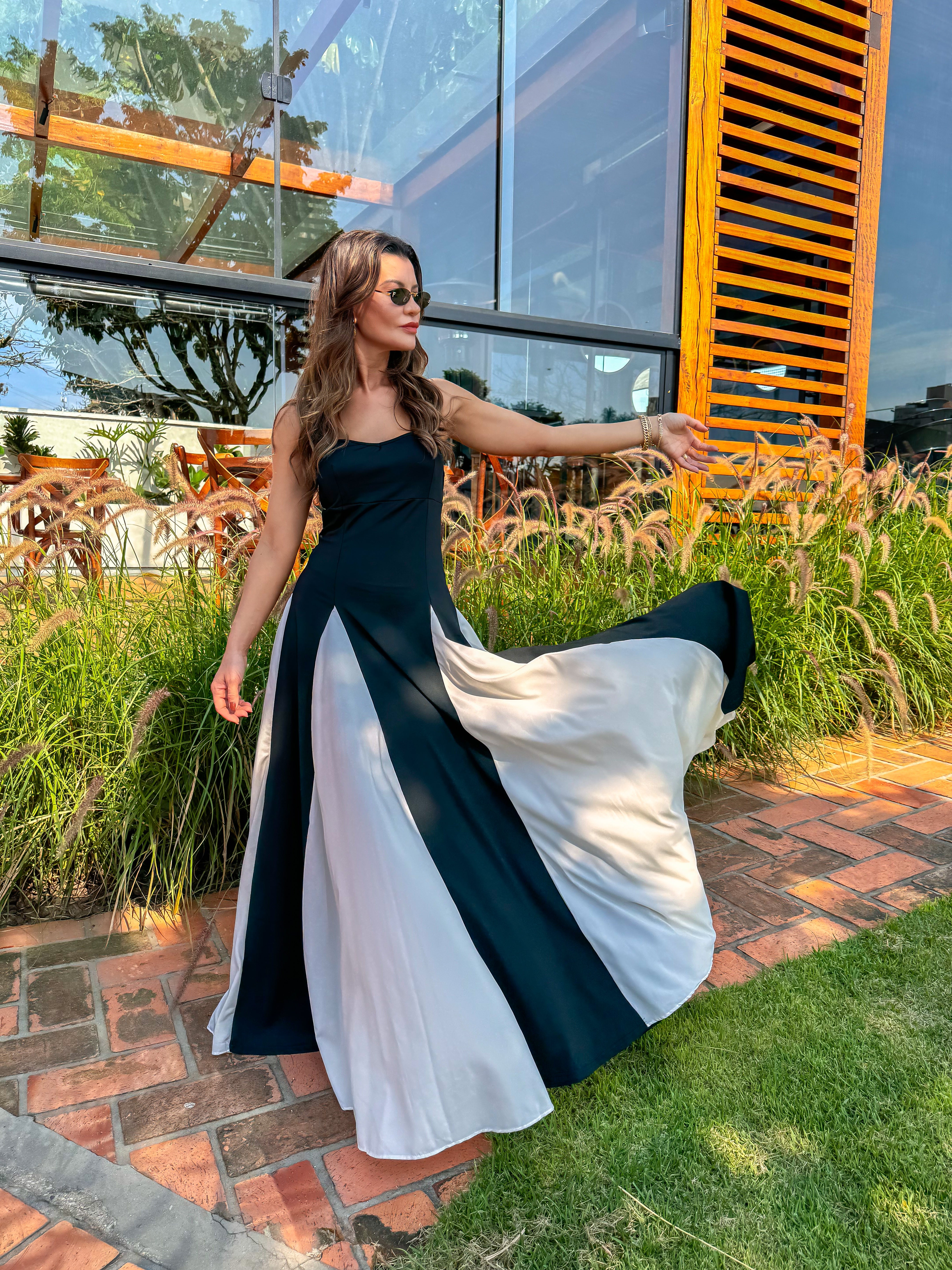 Vestido Feminino Longo Decote Coração Alças Finas Corpete Ajustado - Celine