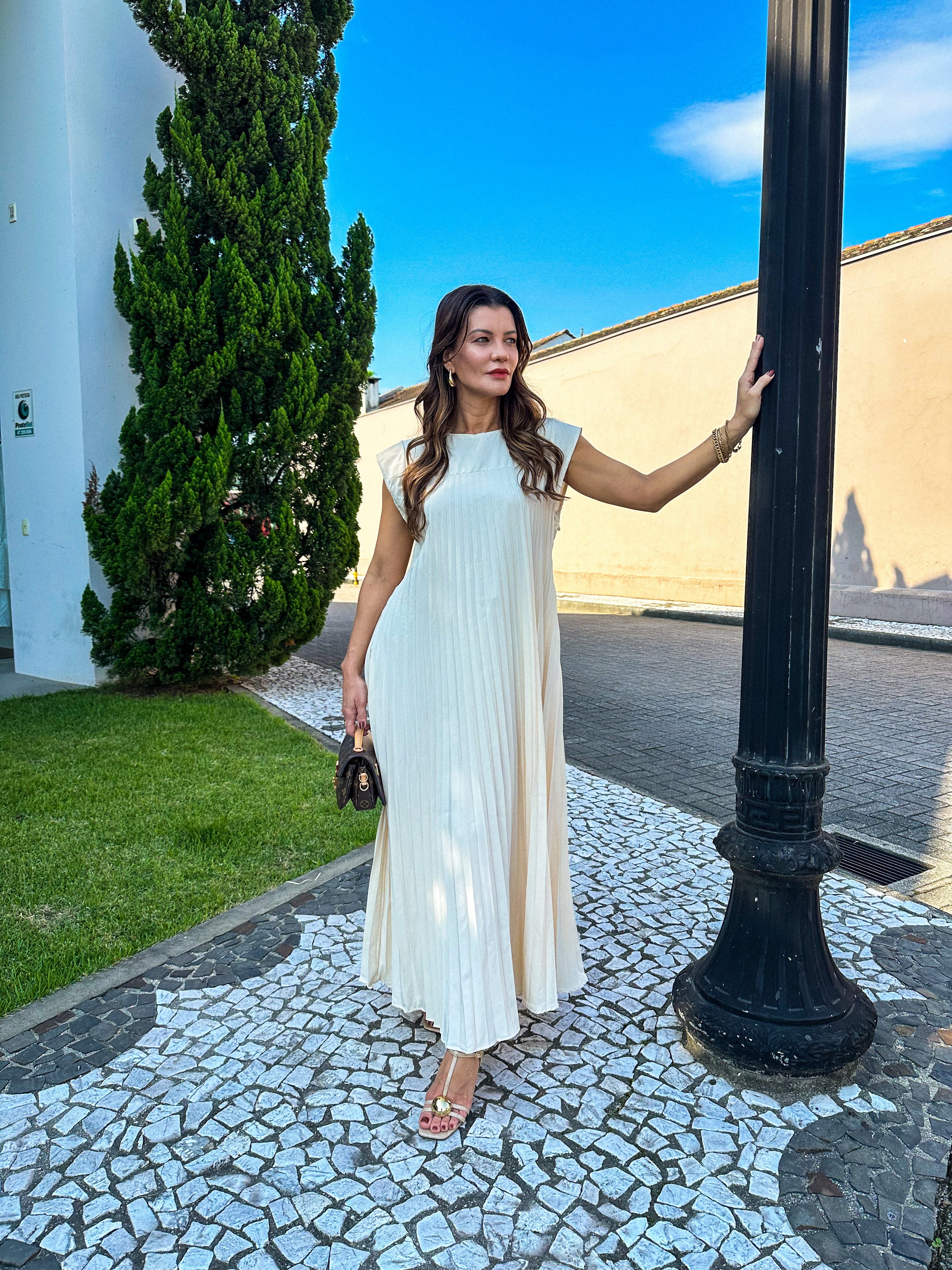 Vestido Feminino Longo Plissado Soltinho com Mangas Curtas - Diana