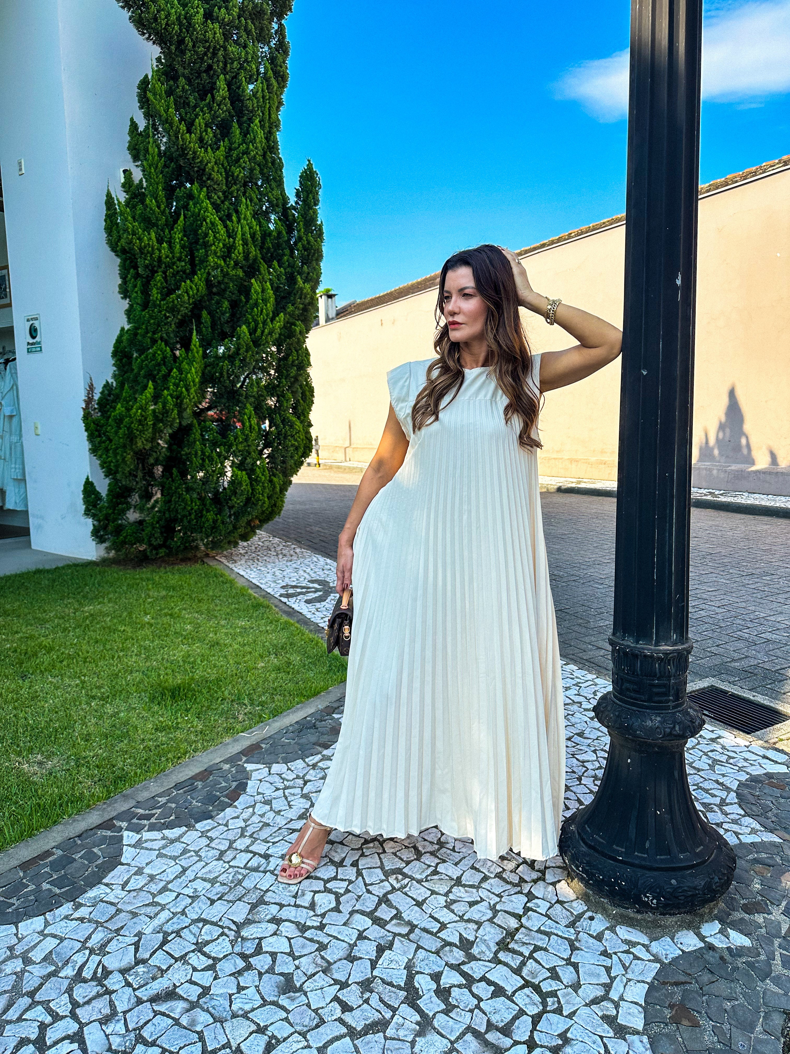 Vestido Feminino Longo Plissado Soltinho com Mangas Curtas - Diana