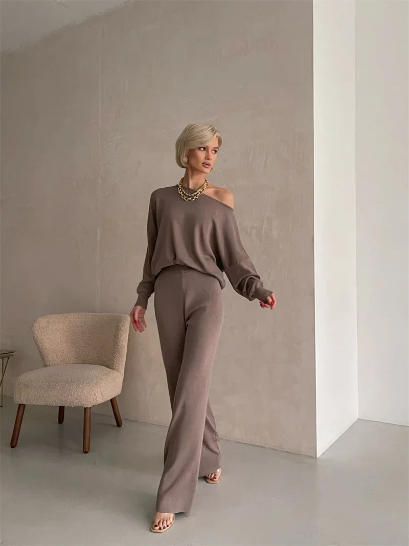 Conjunto Feminino de Blusa com Fechamento Trespassado e Calça Flare Cintura Alta - Amelia