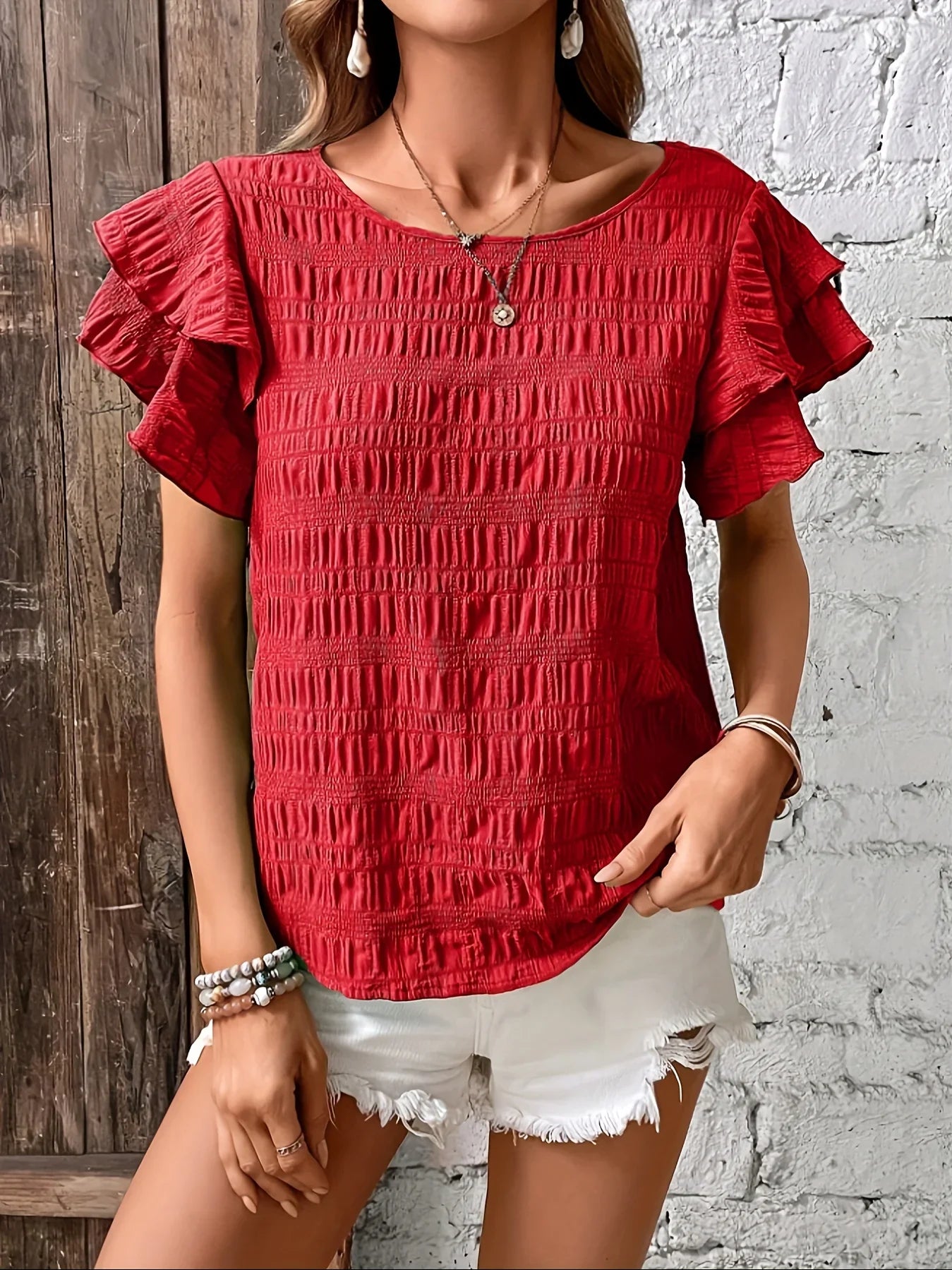 Blusa Feminina Texturizada com Babados nas Mangas e Gola Redonda - Sofia